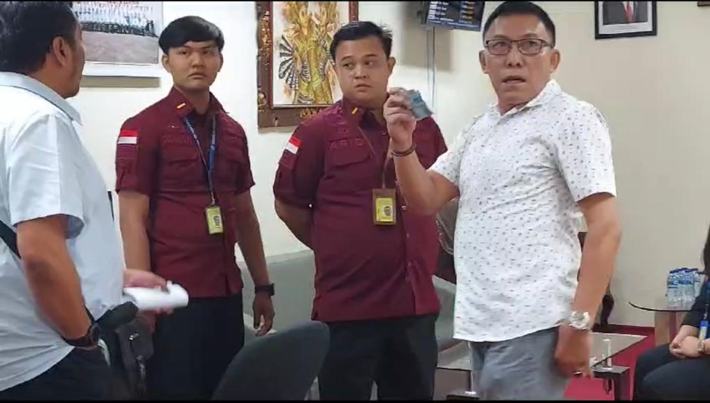 Kejati Bali OTT petugas Imigrasi saat pungli WNA. (istimewa)