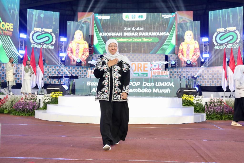 Gubernur Jawa Timur, Khofifah Indar Parawansa, menghadiri Jambore One Pesantren One Product (OPOP) 2023, di GOR Untung Suropati Kota Pasuruan. (Dok: Humas Pemprov Jatim)