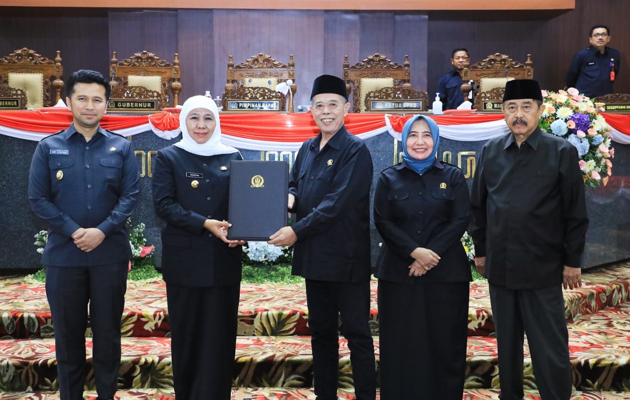 DPRD dan Pemprov Jatim setujui raperda penanaman modal. (Dok: Humas Pemprov Jatim)