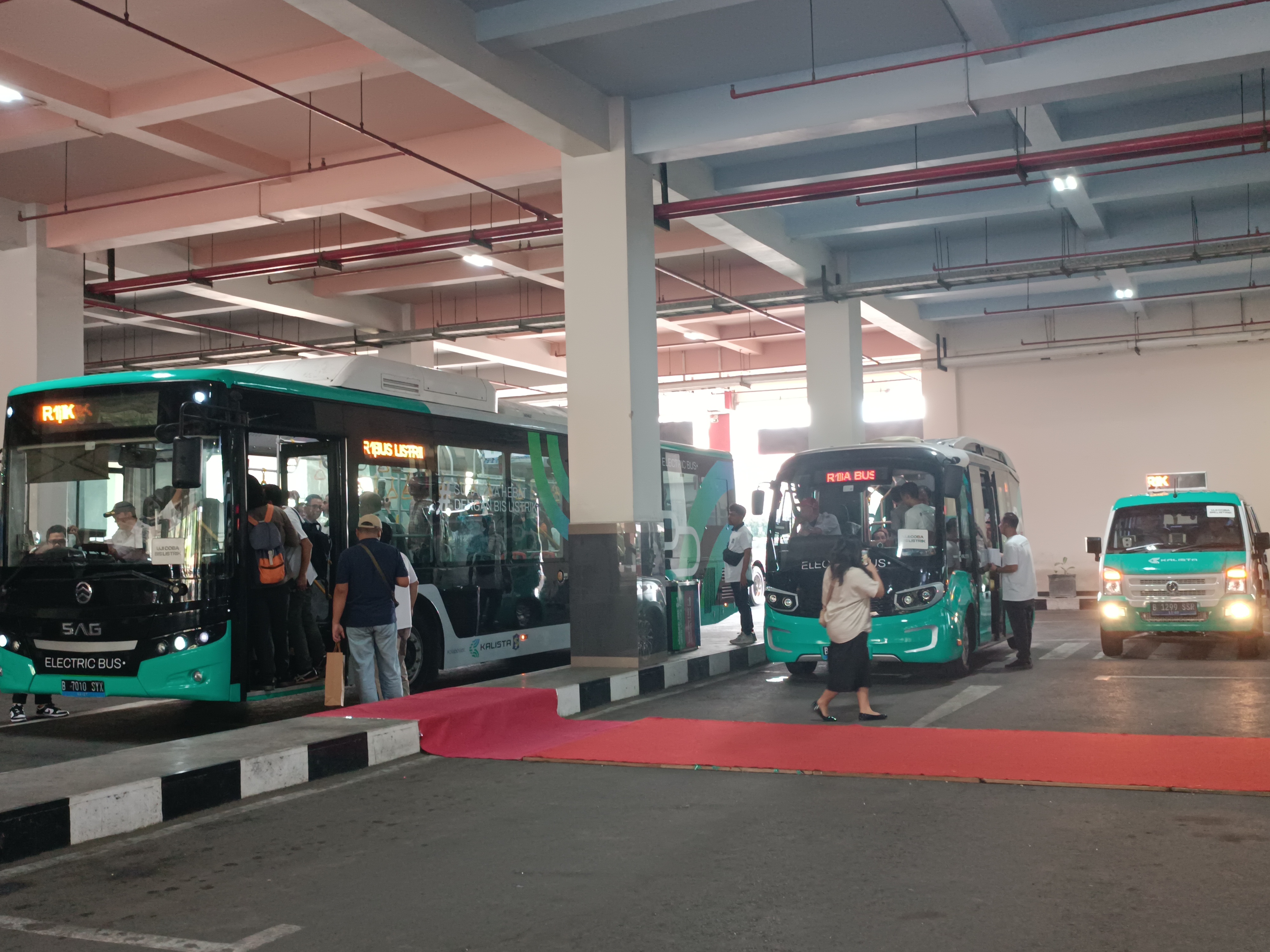 Transportasi massal bus bertenaga listrik mulai dilakukan uji coba di Terminal Joyoboyo Surabaya. (Dok: Jurnas.net)