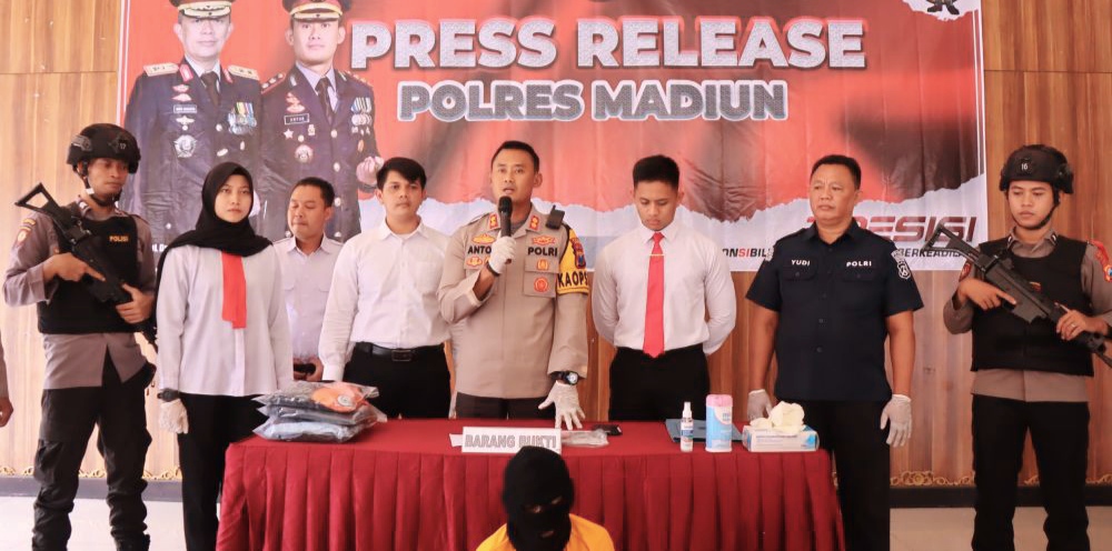 Polres Madiun saat merilis kasus pemerkosaan anak di bawah umur. (istimewa)