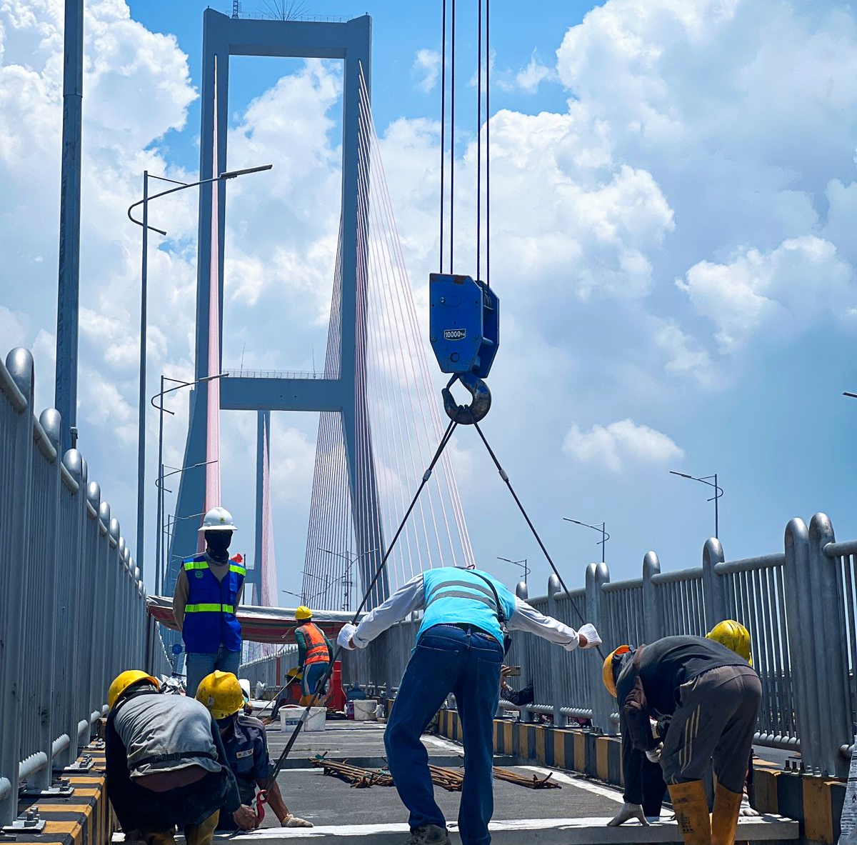 Infrastruktur ketenagalistrikan yang memperkuat sistem pasokan listrik ke Pulau Madura. (Dok: Humas PLN UID Jatim)