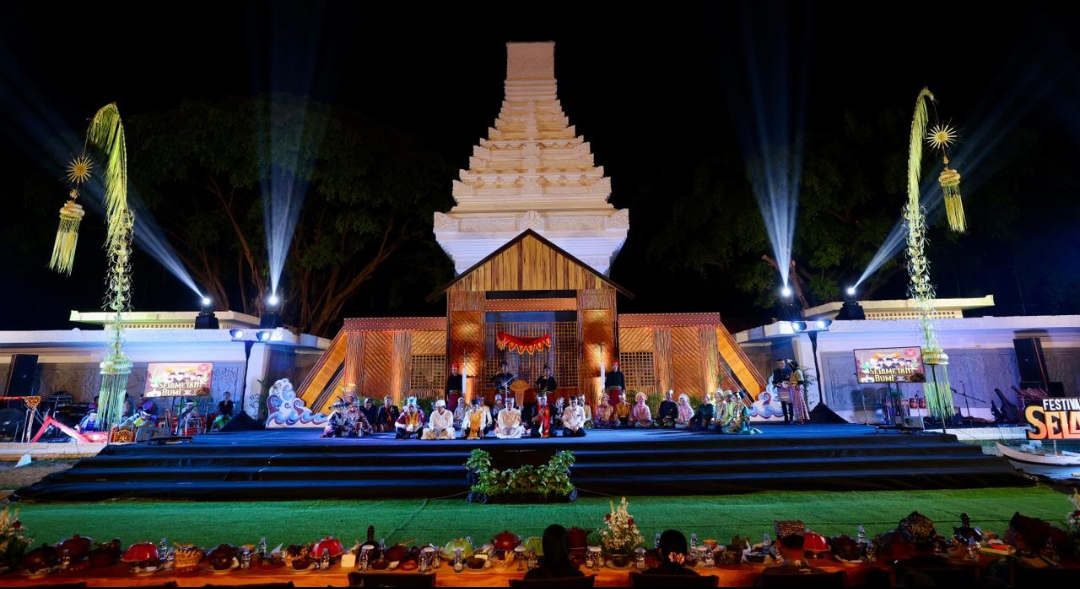 Puncak Festival Kebangsaan, yang digelar di Gelanggang Seni Budaya (Gesibu) Banyuwangi, Jatim. (Dok: Humas Pemkab Banyuwangi)