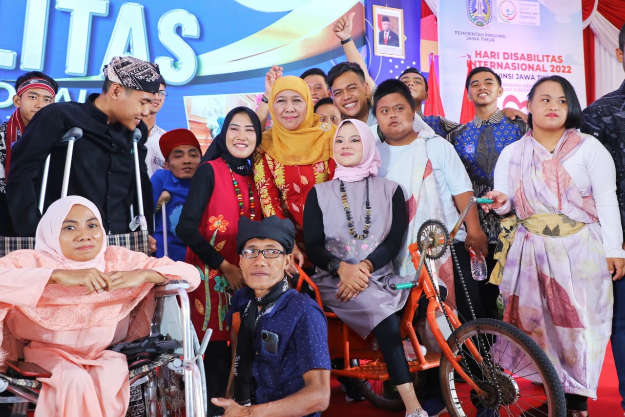 Gubernur Jatim Khofifah Indar Parawansa dalam memperingati Hari Disabilitas Internasional. (Dok: Humas Pemprov Jatim)