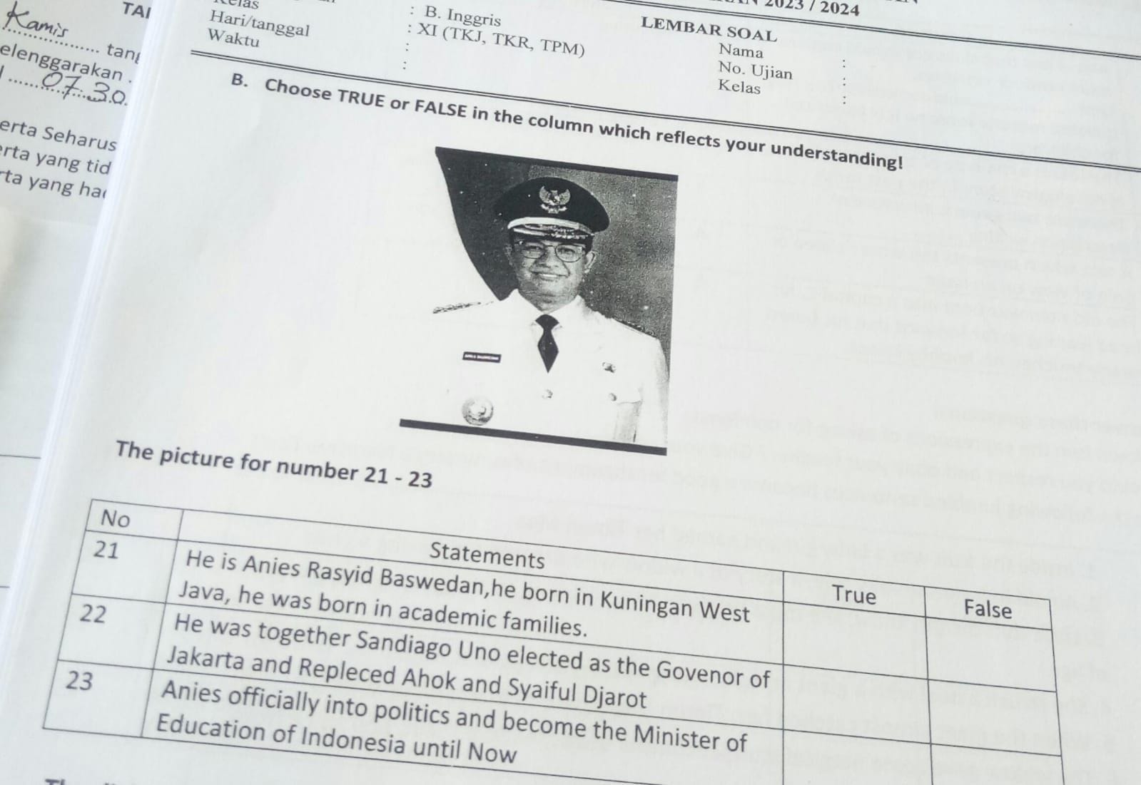 Naskah ujian siswa SMK di Kabupaten Lamongan viral di media sosial (medsos) karena muncul gambar Anies Baswedan. (Istimewa)