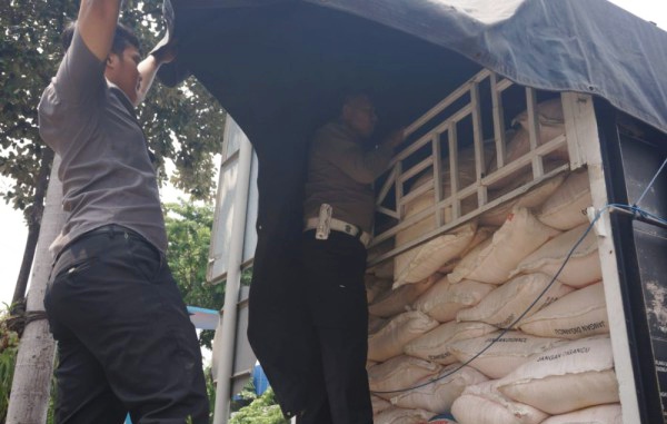 Kanit PJR Polda Jatim gagalkan penyelundupan pupuk bersubsidi. (Dok: Kanit PJR Polda Jatim)