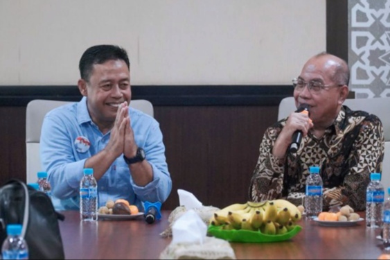 Ketua TKD Jatim Prabowo-Gibran, Boedi Prijo, saat bersilaturrahim ke PW Muhammadiyah Jatim. (Dok: Humas TKD Jatim)