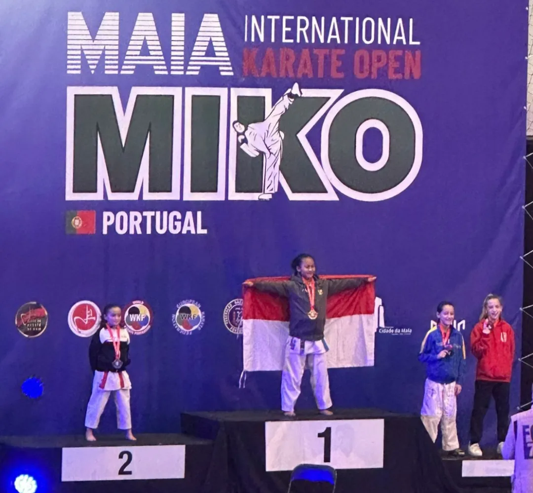 Wakili Indonesia, Siswi Banyuwangi Raih Dua Emas Juara Karate Dunia di Portugal