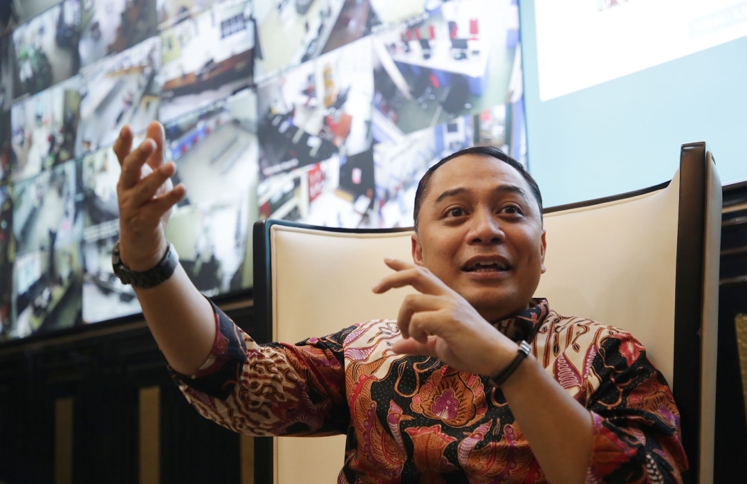 Wali Kota Surabaya, Eri Cahyadi, di ruang kerjanya. (Dok: Humas Pemkot Surabaya)