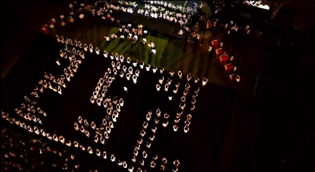 Tabuhan rancak khas rebana kuntulan di tengah Alun-Alun Taman Blambangan, Banyuwangi. (Dok: Humas Pemkab Banyuwangi)