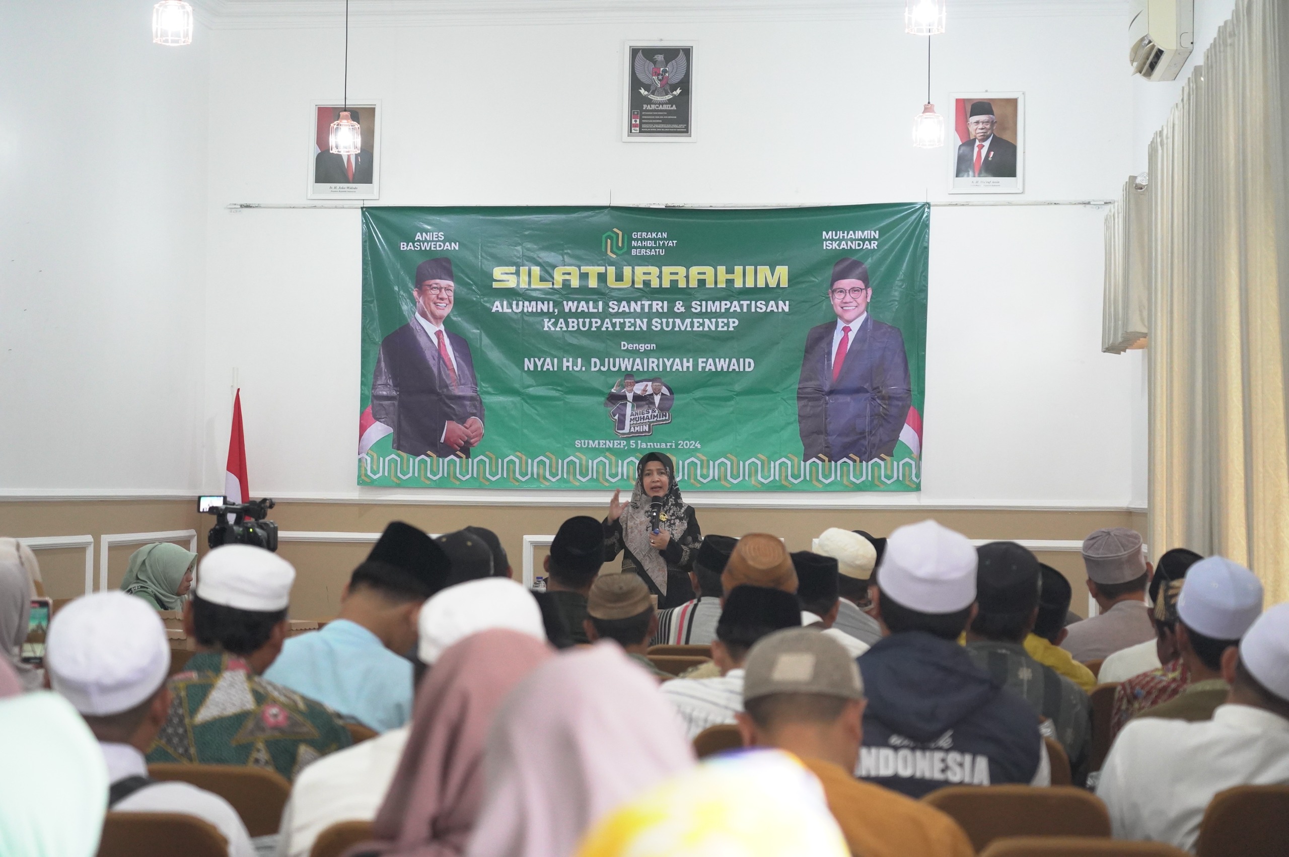 Istri almaghfurlah Kiai Fawaid As’ad, Pengasuh Pondok Pesantren Salafiyah Syafi’iyah Sukorejo, Situbondo, Nyai Djuwairiyah, geriliya untuk memenangkan paslon nomor 01 Anies Baswedan-Muhaimin Isakandar (AMIN) di Madura. (Dok: Humas Timprov Jatim AMIN)