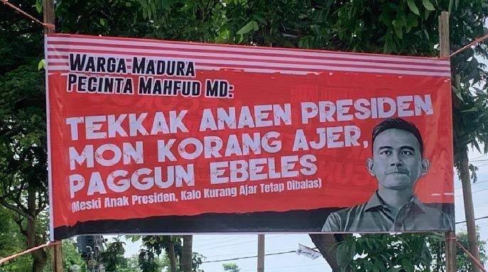 Baliho menolak cawapres 02 Gibran Rakabuming Raka di Banglalan Madura, Jawa Timur. (Istimewa)