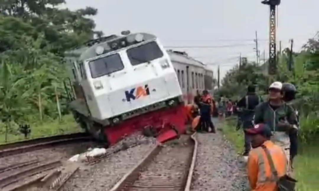 Gerbong Kreta Api Anjlok di Sidoarjo Berhasil Dievakuasi, Tersisa Lokomotif