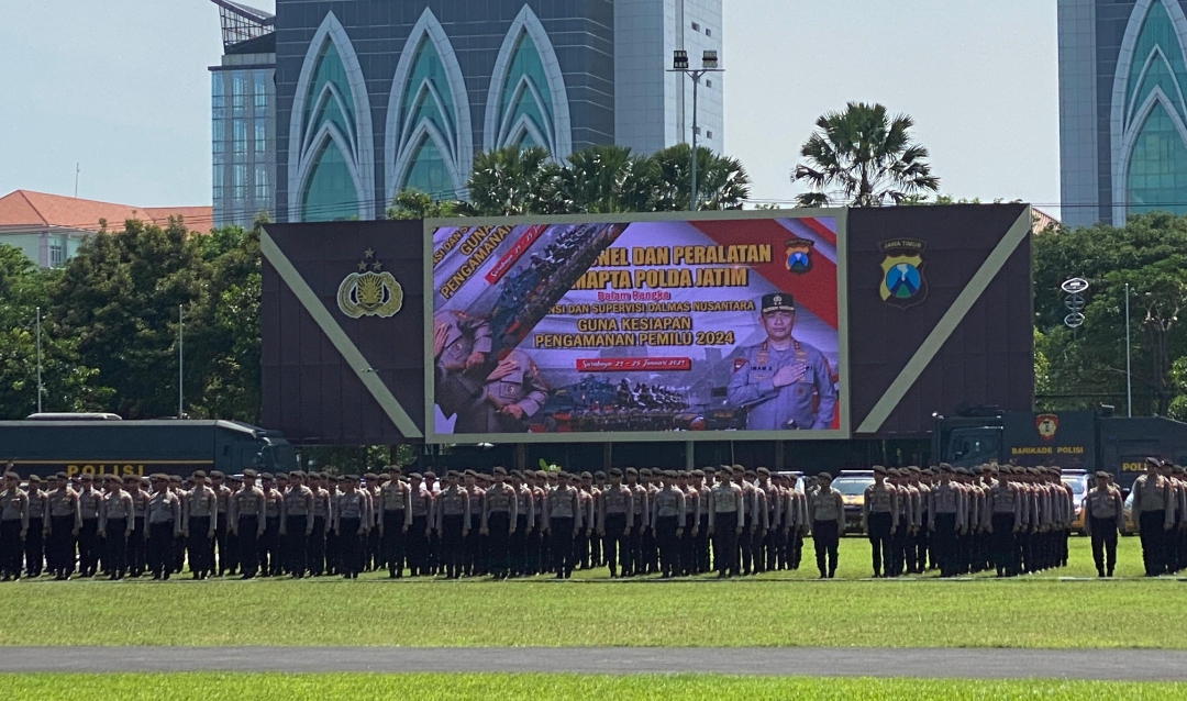 Apel Pengecekan Personel dan Alat Material Khusus Pengendalian Massa (Almatsus Dalmas) di Mapolda Jawa Timur. (Insani/Jurnas.net)