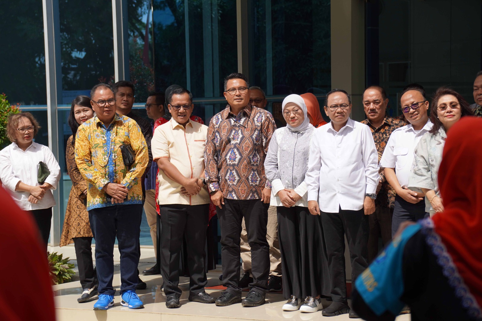 Menaker Ida Fauziyah, didampingi Dirut SIER Didik Prasetiyono. (Istimewa)