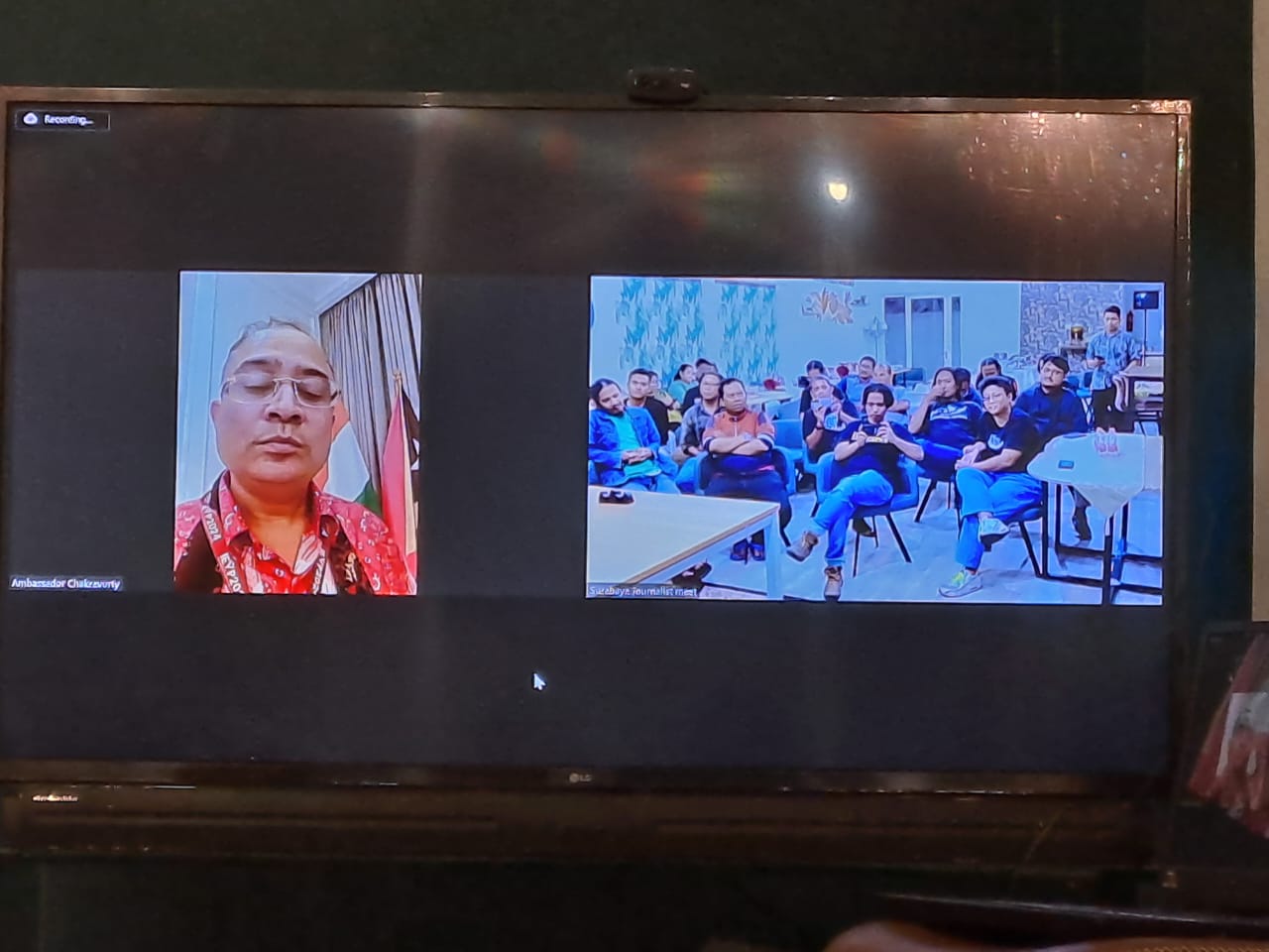 Duta Besar India untuk Indonesia, Sandeep Chakravorty, saat zoom dialog dengan awak media. (Insani/Jurnas.net)