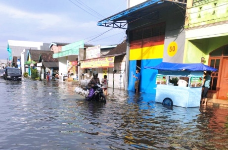 Banjir saat musim hujan di kawasan Jalan Panjaringan di Kecamatan Rungkut, Kota Surabaya, Jawa Timur. (Istimewa)