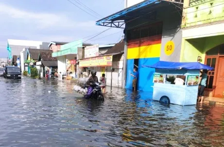 Pemkot Normalisasi Saluran dan Bangun Bozem Atasi Banjir di Surabaya Barat 