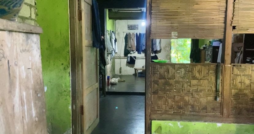 Kamar yang dihuni empat tersangka dan satu korban, santri di Pondok Pesantren Tartilul Quran (PPTQ) Al-Hanifiyyah Kediri. (Istimewa)
