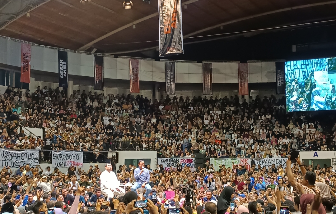 Suasana DBL Arena Surabaya tampak penuh dihadiri ribuan warga Jatim pada acara Desak Anies Chapter Finale. (Insani/Jurnas.net)