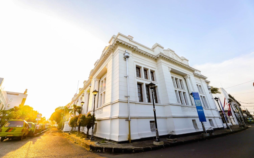 Salah satu gedung ala eropa di kawasan wisata kota tua di Kota Surabaya. (Dok: Humas Pemkot Surabaya)