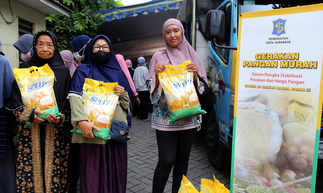 Pemkot Surabaya menggelar Pasar Murah dan Operasi Pasar untuk stabilkan harha sembako di pasaran. (Dok: Humas Pemkot Surabaya)
