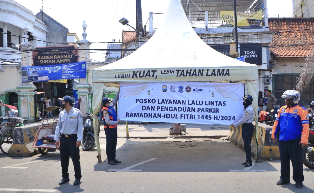 Dishub Kota Surabaya dirikan Posko Pengaduan Parkir di kawasan Ampel. (Dok: Humas Pemkot Surabaya)