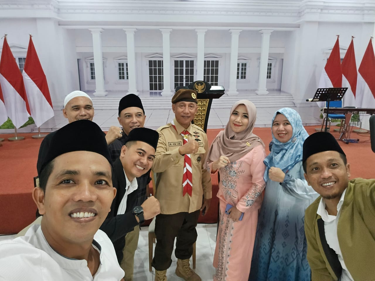 Senator asal Jatim Lia Istifhama (baju pink) bersama Ketua Kwartir Daerah (Kwarda) Gerakan Pramuka Jatim, Arum Sabil. (Istimewa)