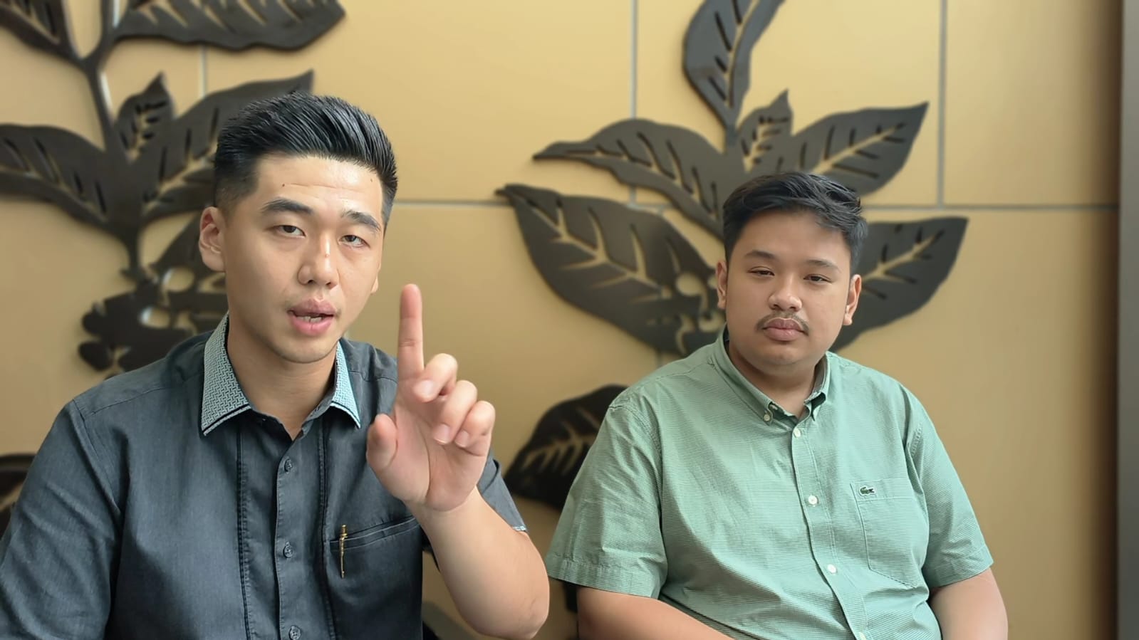 Kuasa hukum HF, Billy Handiyanto, saat jumpa pers di Surabaya. (Insani/Jurnas.net)
