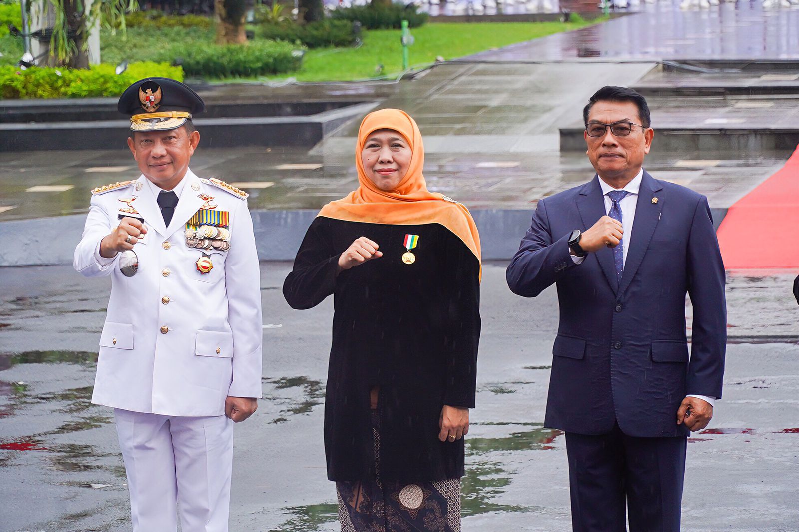 Gubernur Jawa Timur periode 2019-2024, Khofifah Indar Parawansa, usai menerima tanda kehormatan Satyalancana Karya Bhakti Praja Nugraha dari Presiden RI Joko Widodo. (Insani/Jurnas.net)