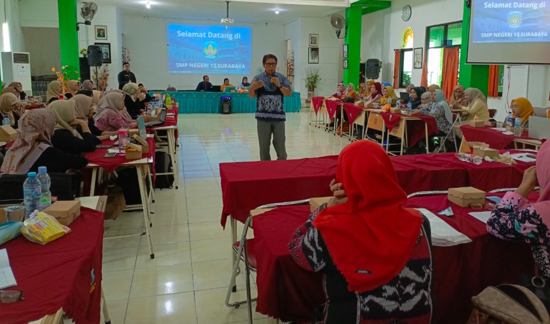 Dinas Pendidikan Kota Surabaya memberikan pembekalan guru kelas 1 untuk pendamping siswa inklusi. (Dok: Humas Pemkot Surabaya)