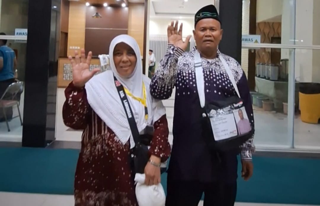 Paridjan bersama istrinya Tasriyatun jemaah calon haji asal Kabupaten Lamongan. (Insani/Jurnas.net)