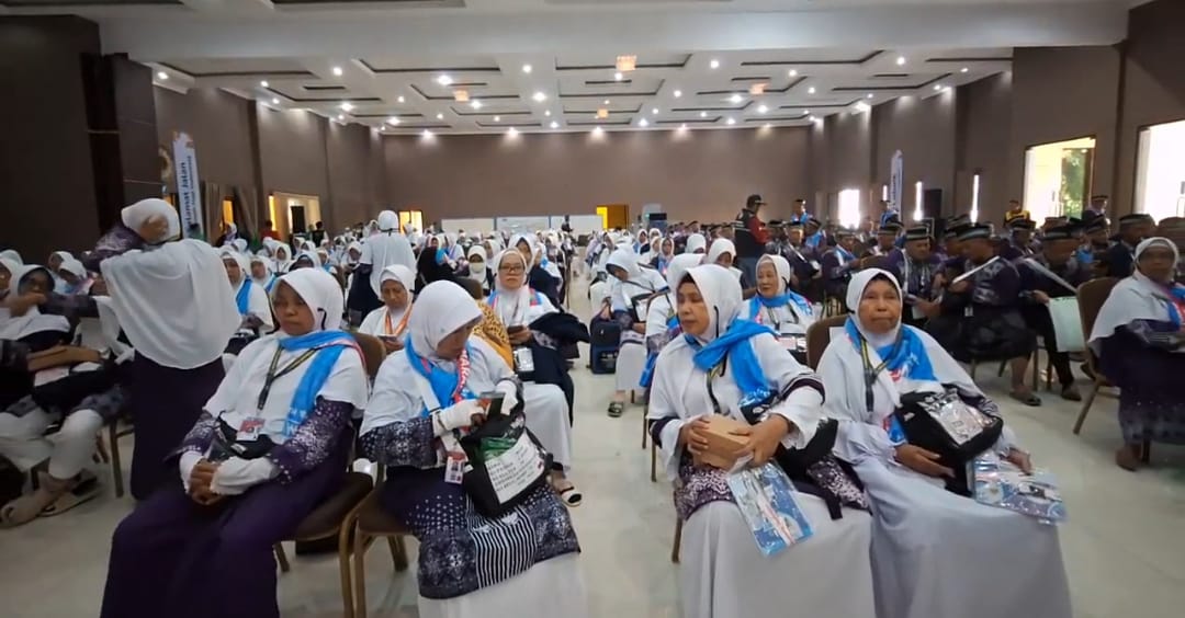 Jemaah haji di Asrama Haji Embarkasi Surabaya (AHES). (Insani/Jurnas.net)