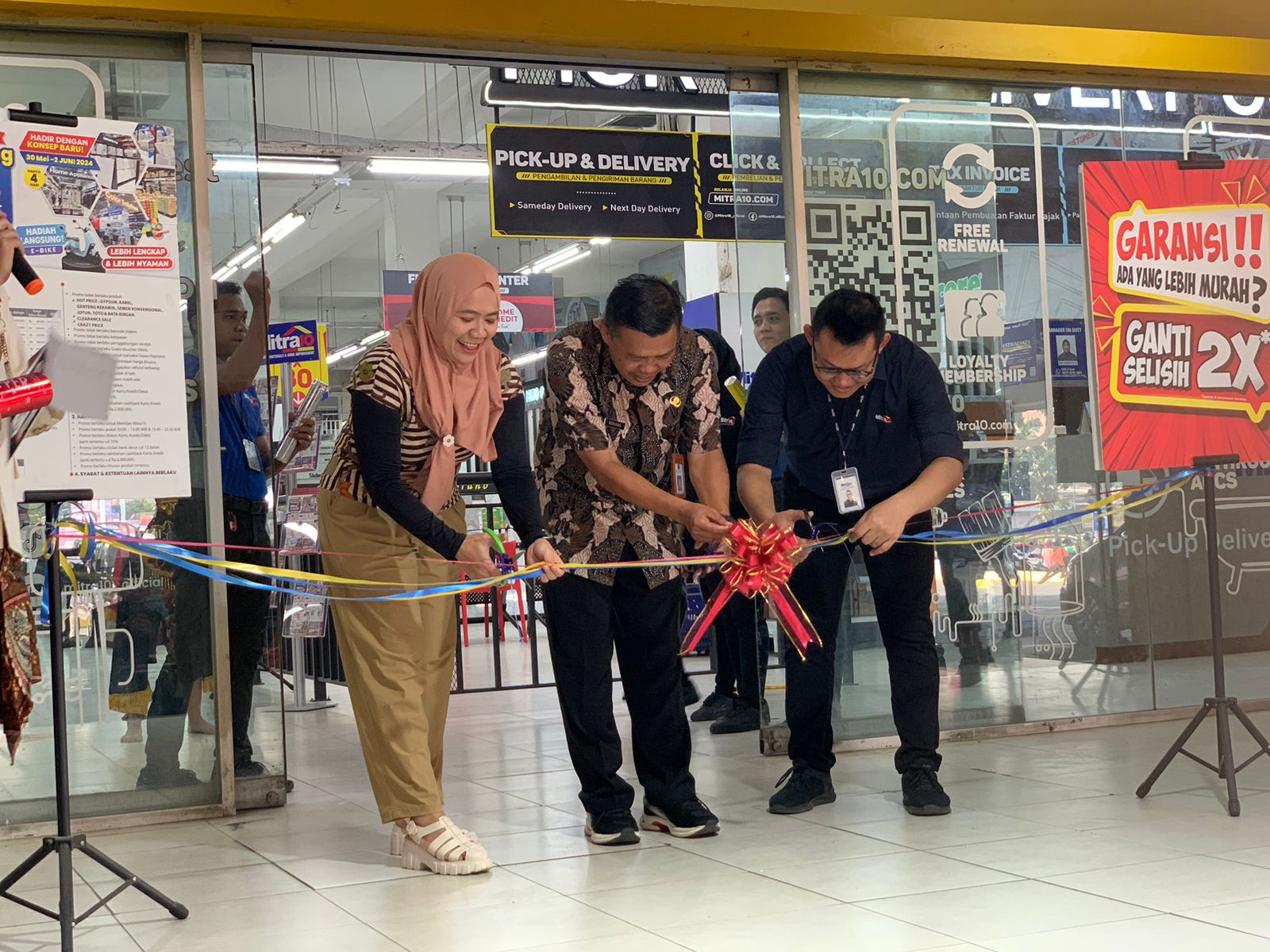 Relaunching Mitra10 Wiyung dengan konsep baru dan promo produk menarik. (Insani/Jurnas.net)