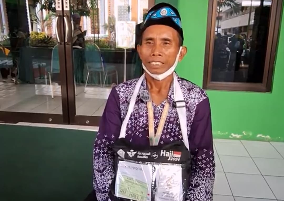 Khumaidi Katijan, 49, pemulung asal Mojokerto bisa berangkat haji. (Insani/Jurnas.net)