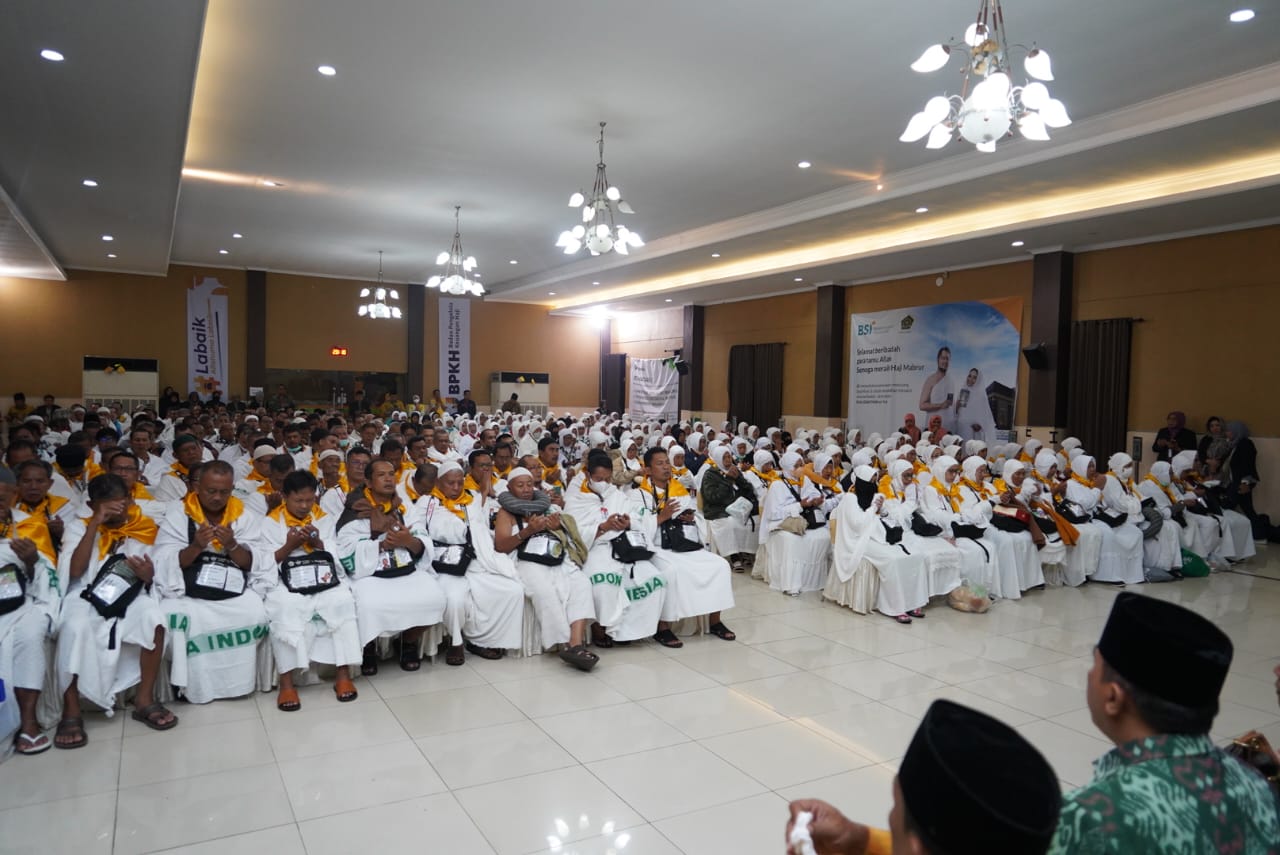 Jemaah calon haji di Asrama Haji Embarkasi Surabaya (AHES). (Insani/Jurnas.net)