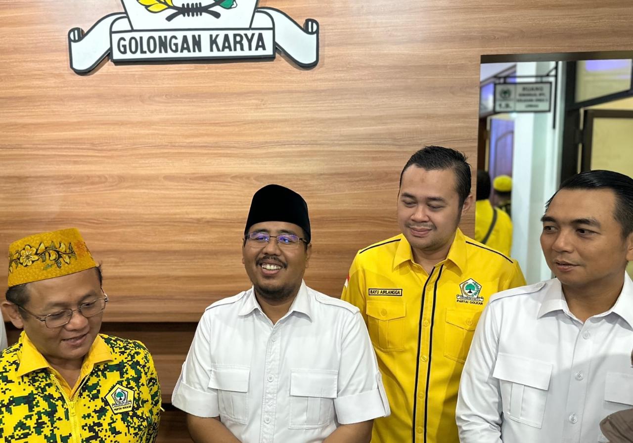 Ketua DPD Gerindra Jatim, Anwar Sadad (songkok hitam). (Insani/Jurnas.net)