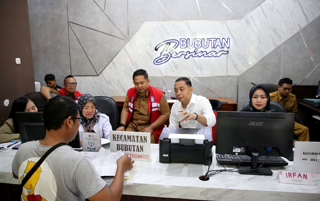 Wali Kota Surabaya Eri Cahyadi saat ngantor di Kelurahan Bubutan. (Dok: Humas Pemkot Surabaya)
