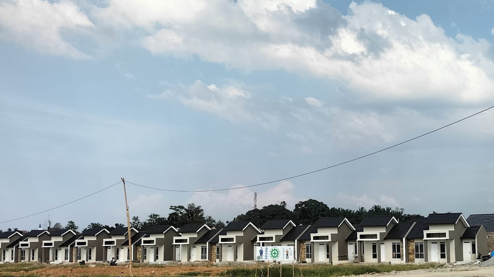 Perumahan Kota Mandiri Bekala yang dikembangkan PT Propernas Nusa Dua tengah mengerjakan tahap ketiga Cluster Alyxia yang memiliki fasilitas kolam renang. (Istimewa)