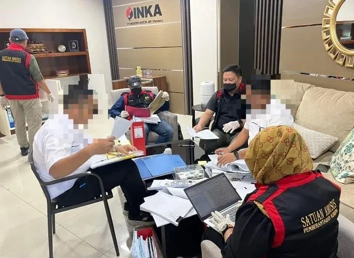 Diduga Korupsi, Kejati Jatim Geledah Kantor PT INKA di Madiun