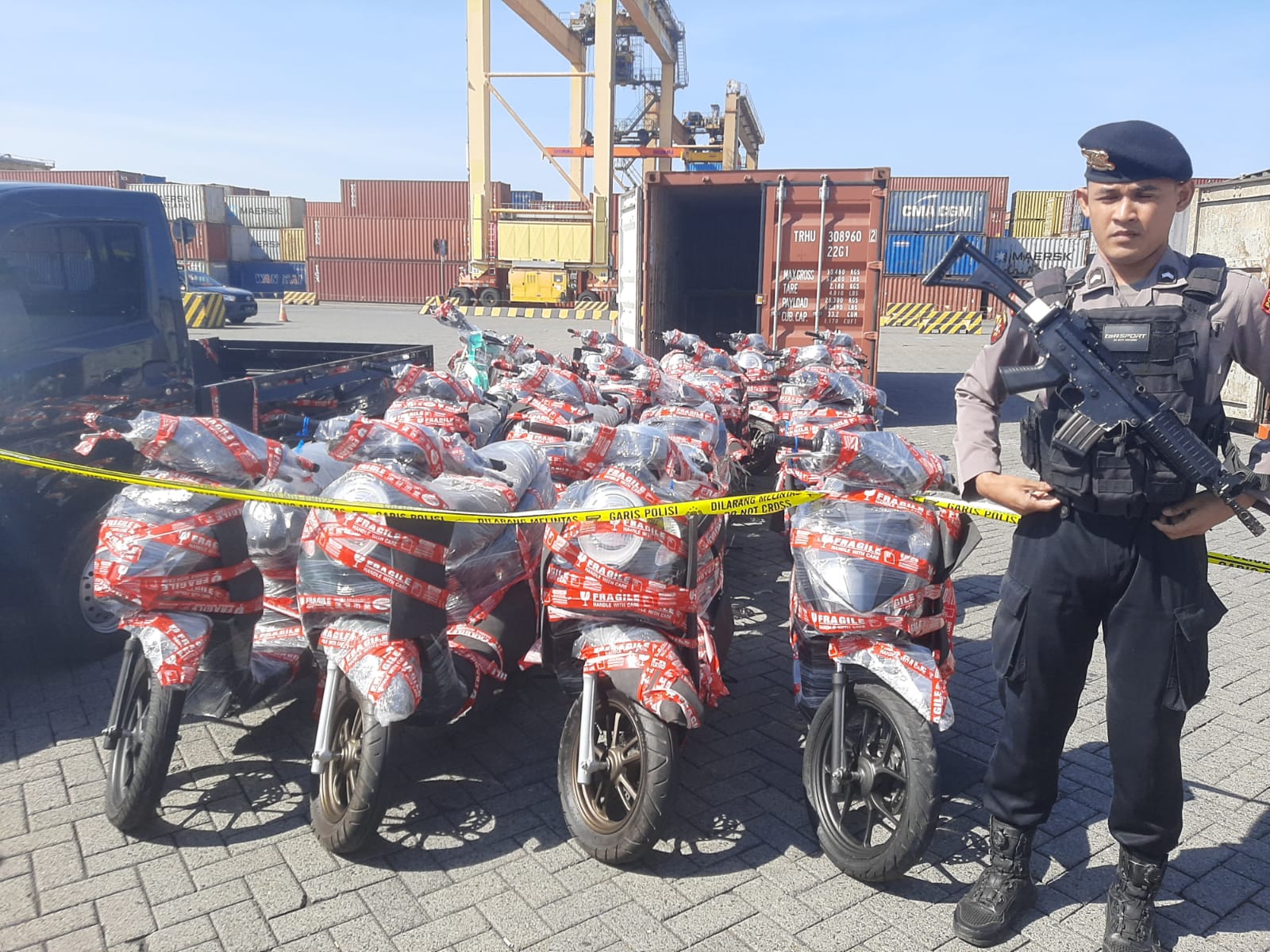 Polres Pelabuhan Tanjung Perak Surabaya amankan ratusan sepeda motor hendak diekspor ilegal ke Timur Leste. (Insani/Jurnas.net)