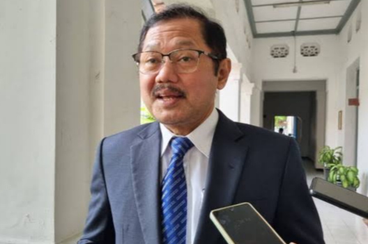 Mantan Dekan Fakuktas Kedokteran Unair, Prof. Budi Santoso. (Insani/Jurnas.net)