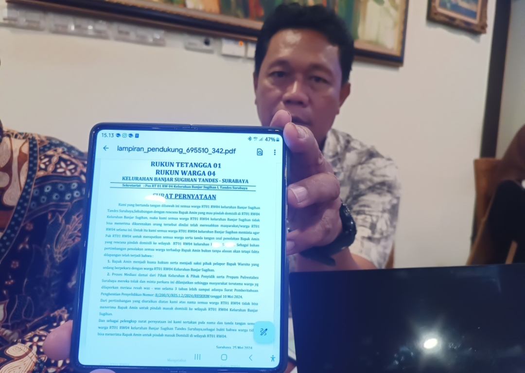 Amin Santoso, 55, seorang advokat yang juga warga Kelurahan Banjarsugihan, Kecamatan Tandes, Kota Surabaya. (Insani/Jurnas.net)