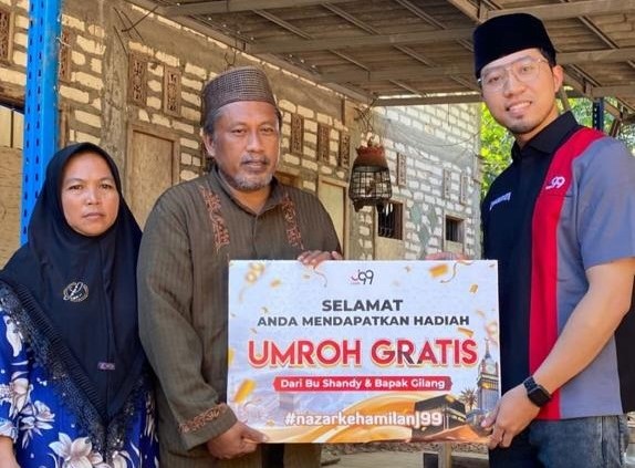 Seorang Guru Agama Gaji 70 Ribu Sebulan dapat hadiahi Umroh Gratis dari Juragan 99. (Istimewa)