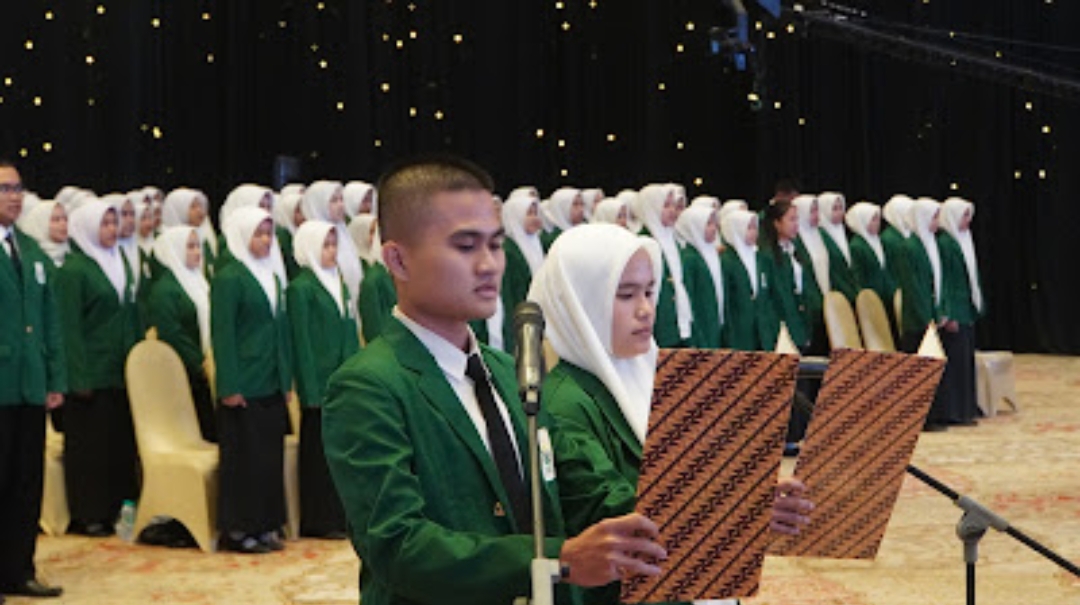 Ribuan pelajar dikukuhkan sebagai Mahasiswa Baru (Maba) Universitas Nahdlatul Ulama Surabaya (Unusa). (Insani/Jurnas.net)
