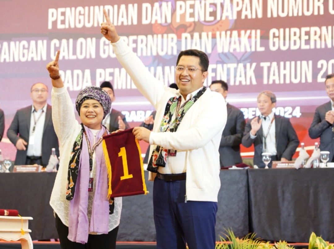 Pasangan Calon (paslon) Gubernur dan Wakil Gubernur Jawa Timur nomor urut 1, Luluk Nur Hamidah-Lukmanul Khakim. (Insani/Jurnas.net)