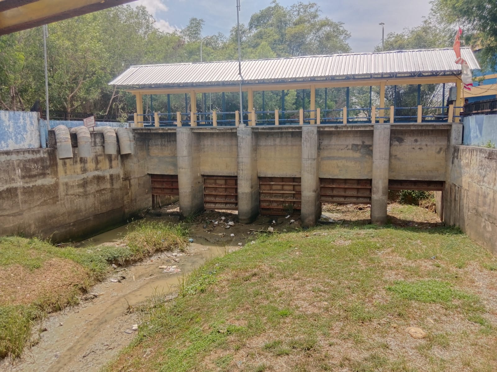 Salah satu rumah pompa untuk penanganan luapan air Sungai Kemuning di Kabupaten Sampang, Madura, Jawa Timur. (Dok: DPSDA Pemprov Jatim)