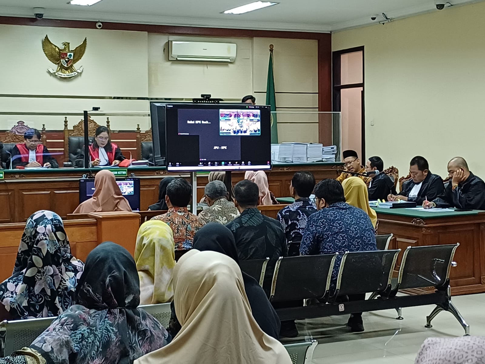 Puluhan pegawai bersaksi di sidang dugaan korupsi pemotongan dana insentif Badan Pelayanan Pajak Daerah (BPPD) Kabupaten Sidoarjo di Pengadilan Tipikor Surabaya. (Insani/Jurnas.net)
