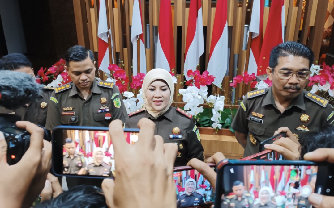 Kajati Jatim Mia Amiati, jumpa pers terkait OTT tiga hakim PN Surabaya pemvonis bebas Ronald Tannur. (Insani/Jurnas.net)