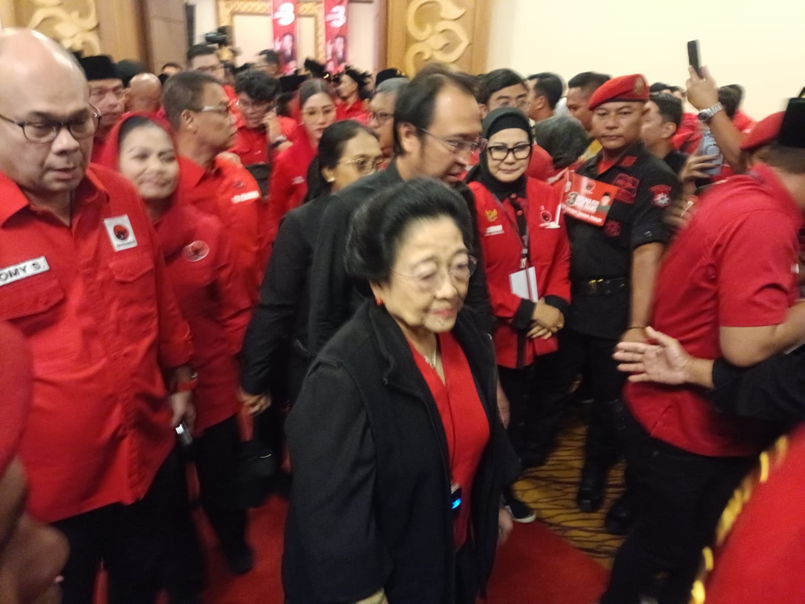 Ketua Umum PDI Perjuangan, Megawati Soekarnoputri, menghadiri rapat koordinasi dan penguatan internal tertutup di Surabaya. (Insani/Jurnas.net)